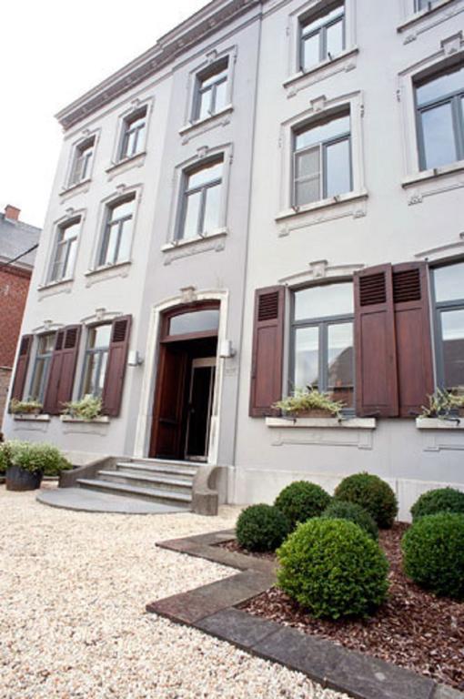 Le Castel Hotel Fosses-La-Ville Kültér fotó