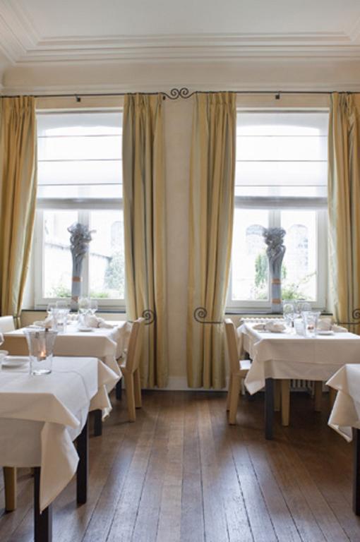 Le Castel Hotel Fosses-La-Ville Kültér fotó